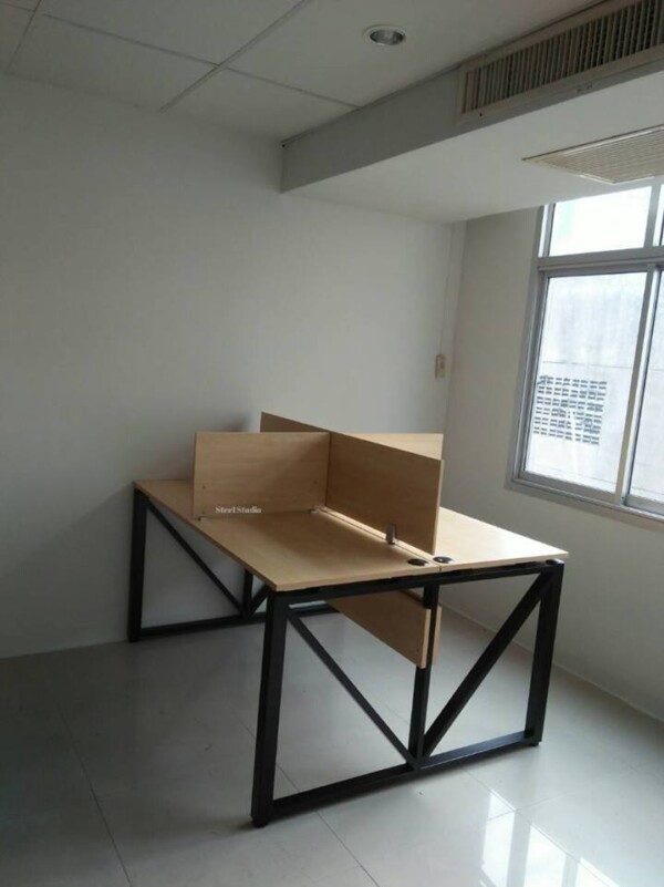 โต๊ะทำงาน 4 ที่นั่ง ลายเมเปิลพร้อมพาร์ทิชั่น - Image 2