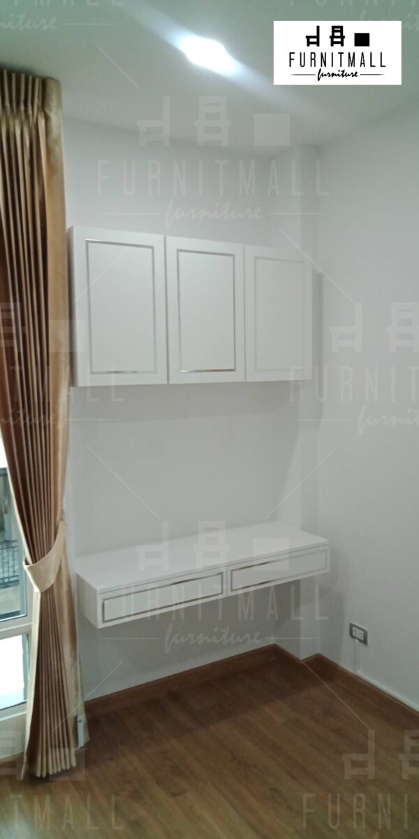 โต๊ะทำงานติดผนัง 1.2 เมตร พร้อมตู้แขวนบน คิ้วสีเงิน