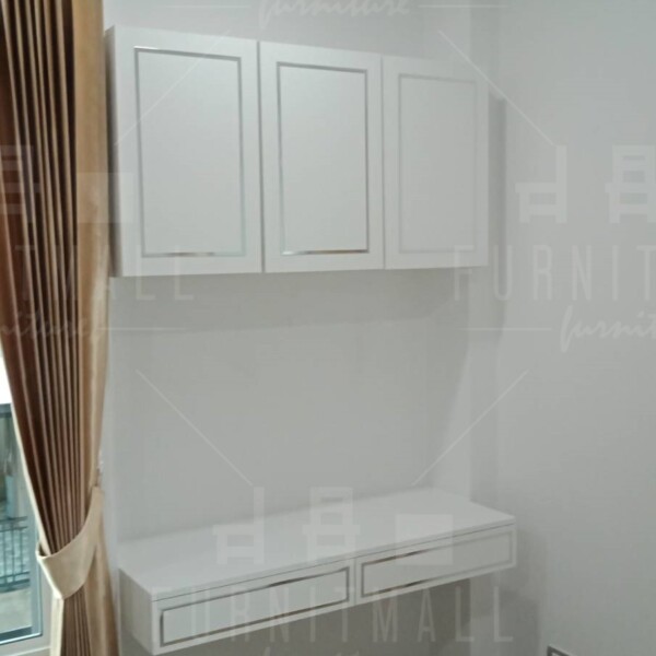 โต๊ะทำงานติดผนัง 1.2 เมตร พร้อมตู้แขวนบน คิ้วสีเงิน