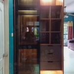 ตู้เสื้อผ้าบานเลื่อน 120x240 ซม. กรอบมีเนียมบาง หน้าบานกระจกชาดำ