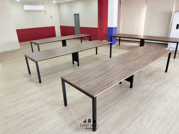 โต๊ะทำงานยาว 2-8ที่นั่ง มีรางปลั๊กใต้โต๊ะ สั่งได้ตามขนาด เริ่มต้น 2 เมตร